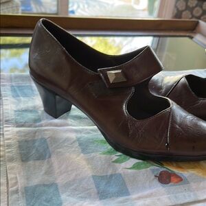 Elegant Brown Women's Shoes. Munro.  Size 10 new